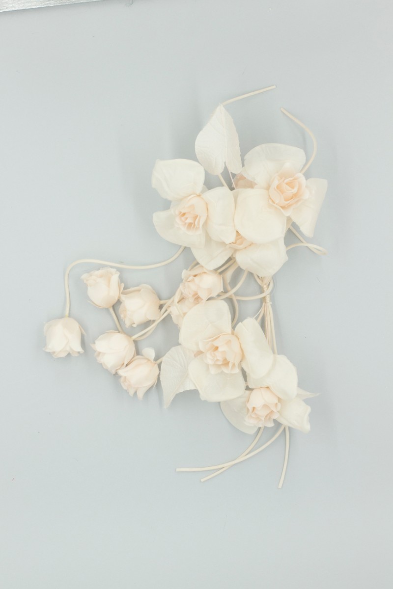 TRALCIO 2 ROSE + BOCCIOLI PENDENTI Z5V80725CI