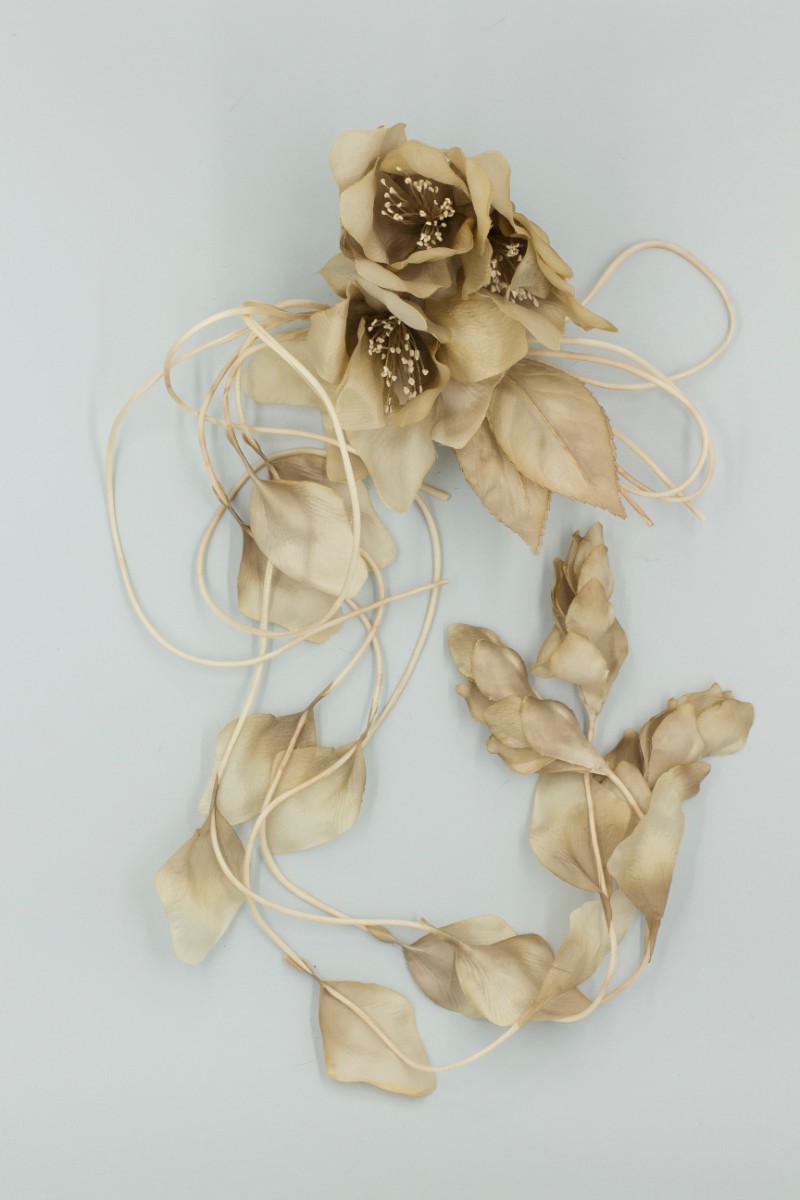 TRALCIO 3 FIORI + PEND. FOGLIE E PETALI Z5V80735MA